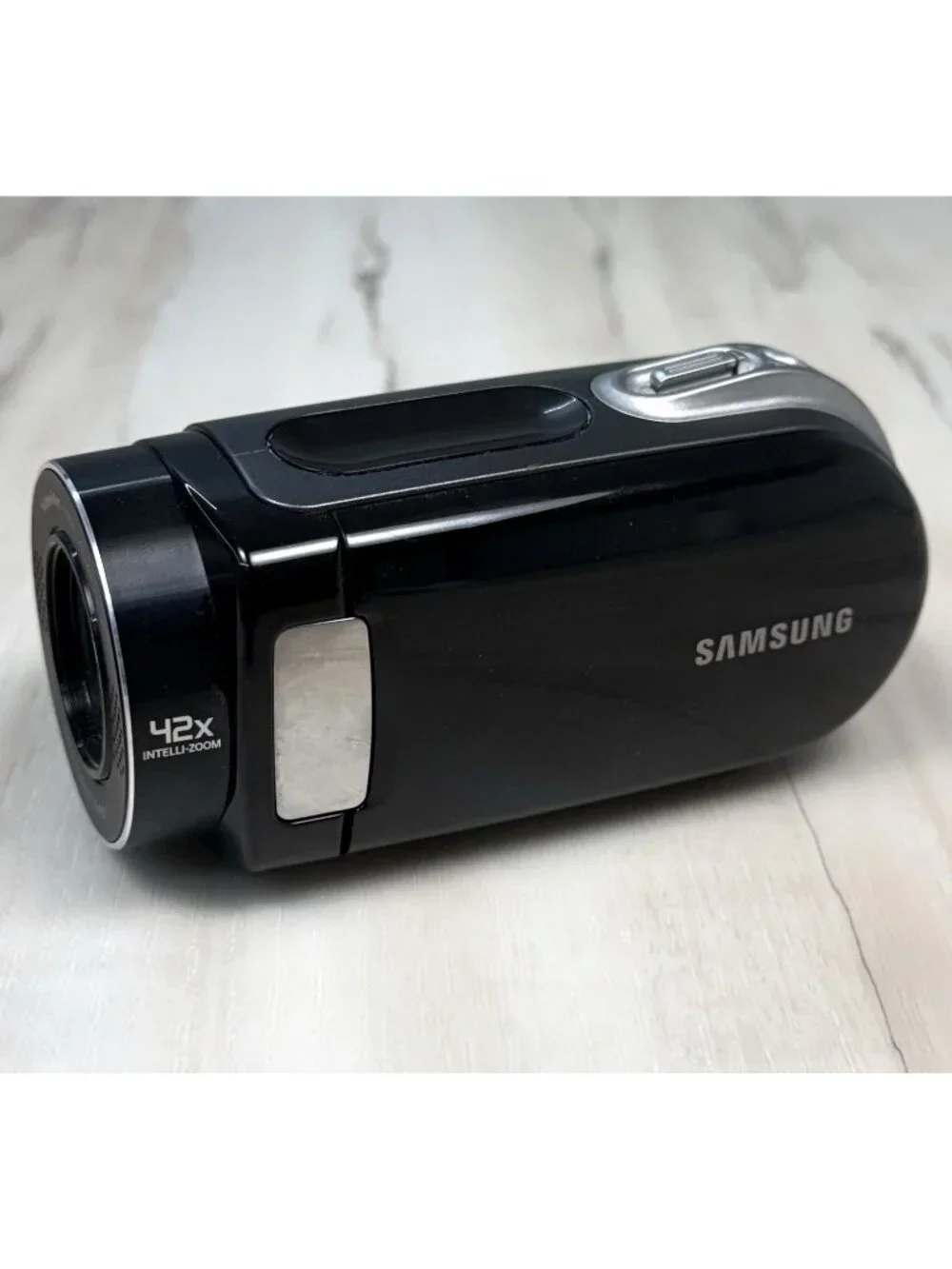 SAMSUNG Digital Handheld CAMCORDER Video Camera SMX-F33BN/XAA + Battery UNTESTED